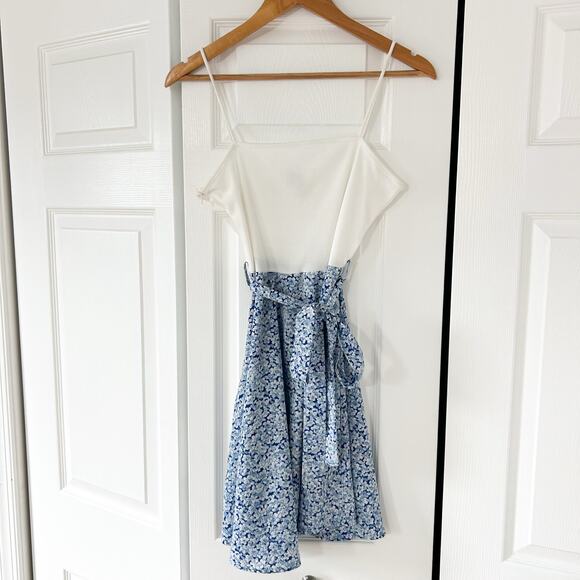 SHEIN Blue Floral Print Fit & Flare Sleeveless Mini Dress Women’s Size M EUC - Picture 4 of 8